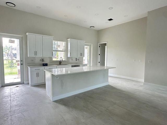 For Rent: $4,500 (3 beds, 3 baths, 2039 Square Feet)