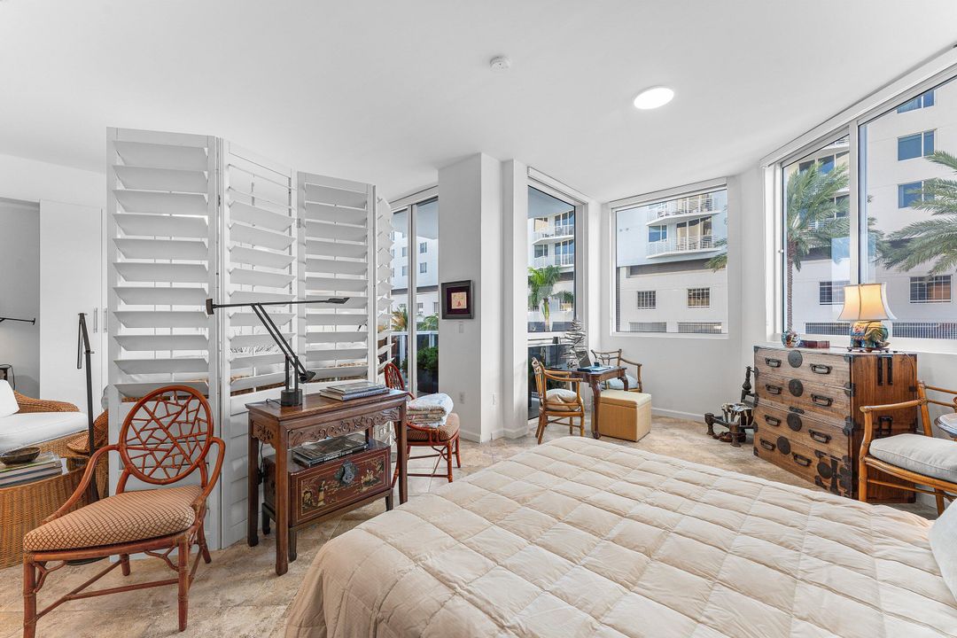 For Sale: $375,000 (1 beds, 1 baths, 831 Square Feet)