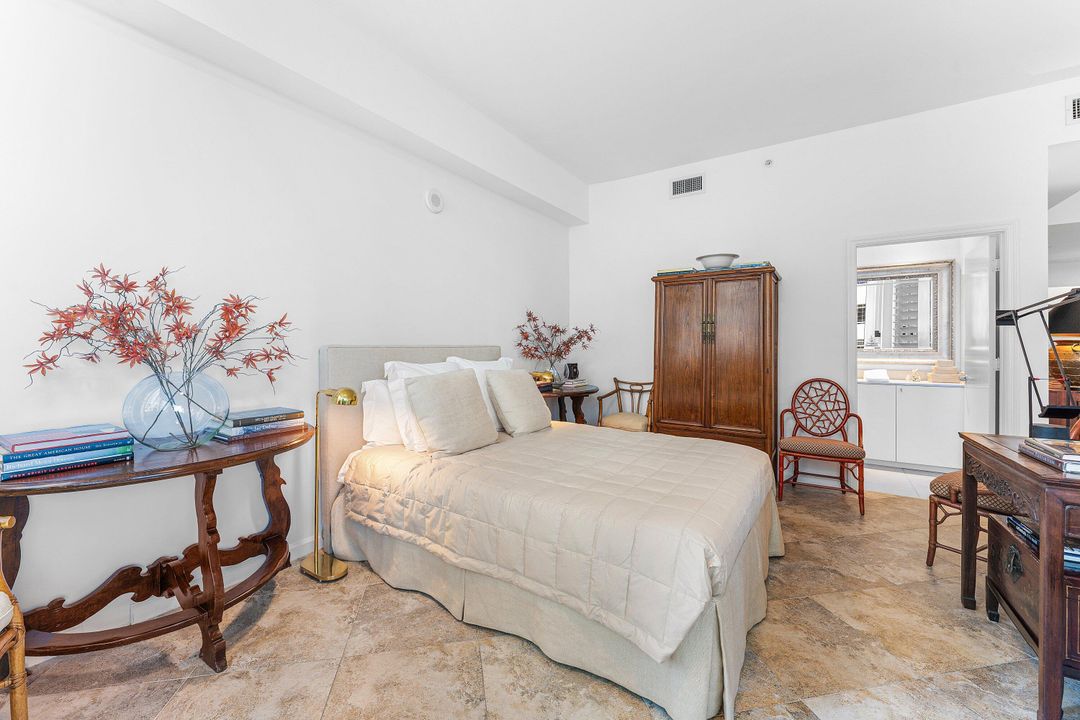 For Sale: $375,000 (1 beds, 1 baths, 831 Square Feet)