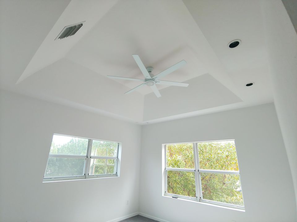 Active With Contract: $2,300 (3 beds, 2 baths, 1543 Square Feet)