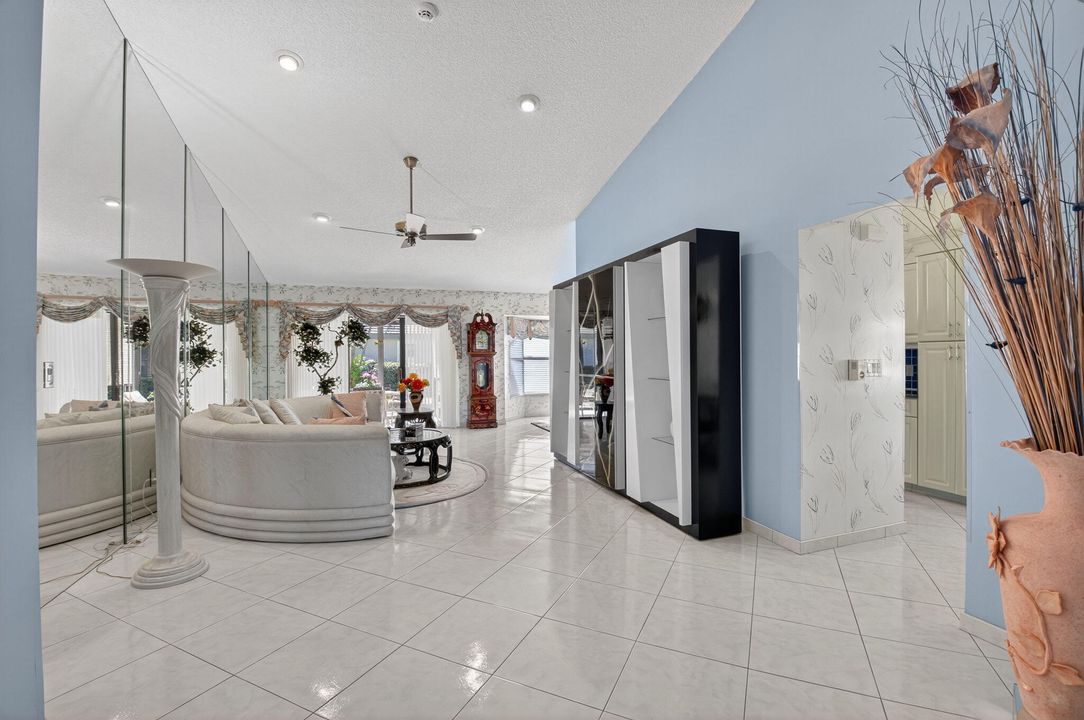 Active With Contract: $325,000 (2 beds, 2 baths, 1599 Square Feet)