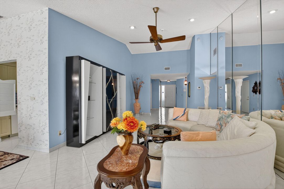 Active With Contract: $325,000 (2 beds, 2 baths, 1599 Square Feet)