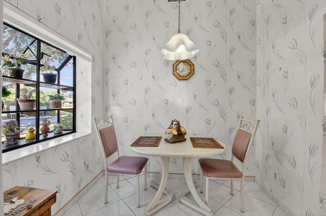 Active With Contract: $325,000 (2 beds, 2 baths, 1599 Square Feet)