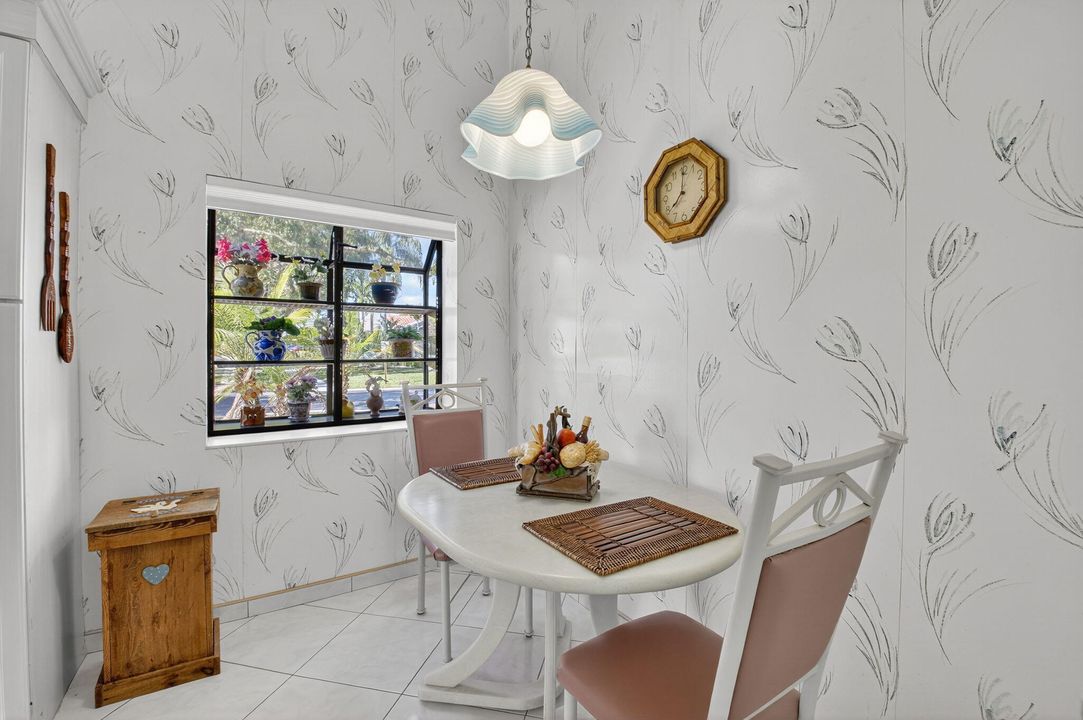 Active With Contract: $325,000 (2 beds, 2 baths, 1599 Square Feet)