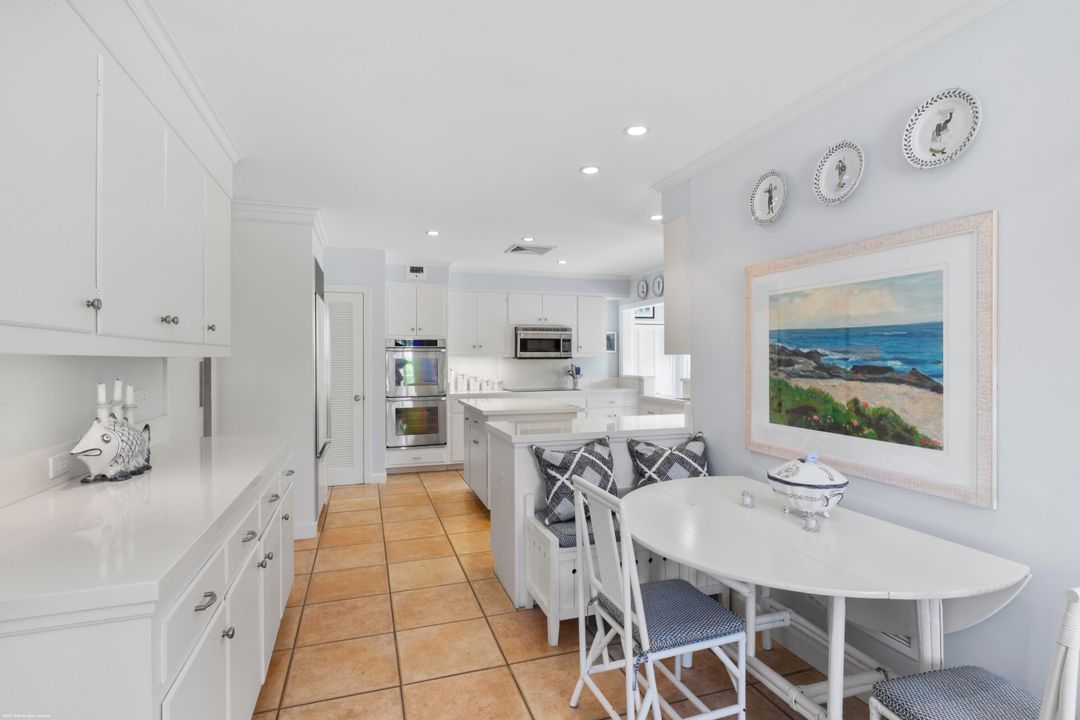 Active With Contract: $6,400,000 (7 beds, 4 baths, 3370 Square Feet)