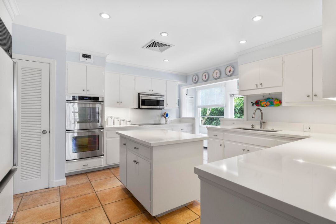 Active With Contract: $6,400,000 (7 beds, 4 baths, 3370 Square Feet)