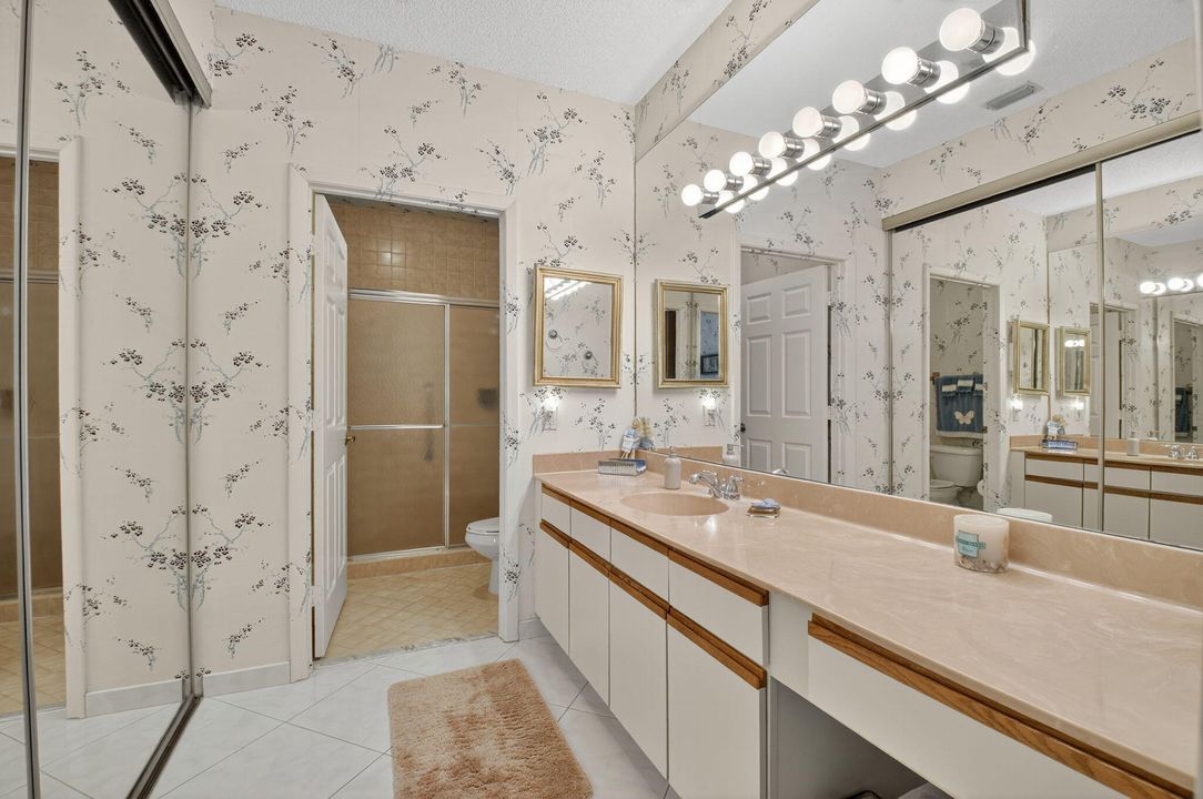 Active With Contract: $325,000 (2 beds, 2 baths, 1599 Square Feet)