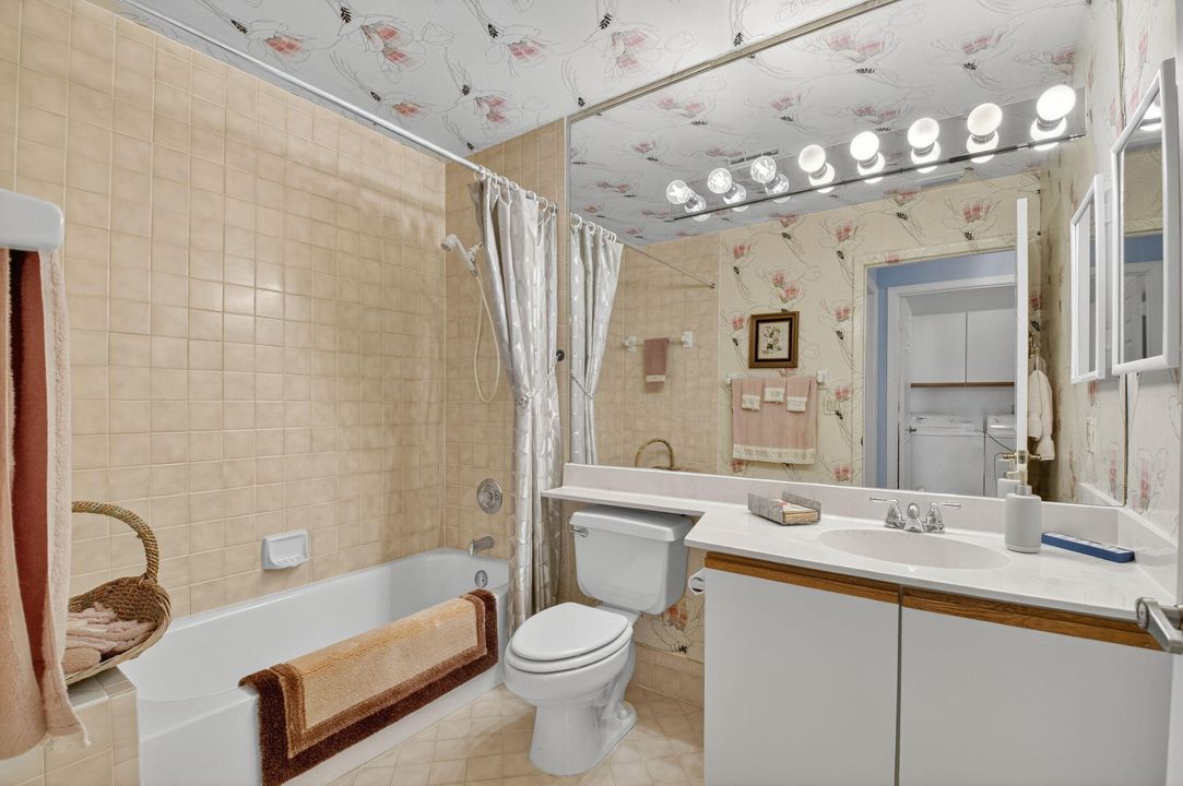 Active With Contract: $325,000 (2 beds, 2 baths, 1599 Square Feet)