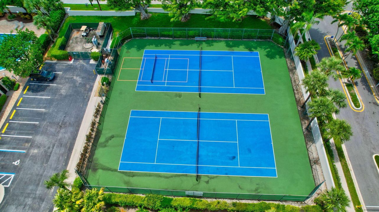 Active With Contract: $325,000 (2 beds, 2 baths, 1599 Square Feet)