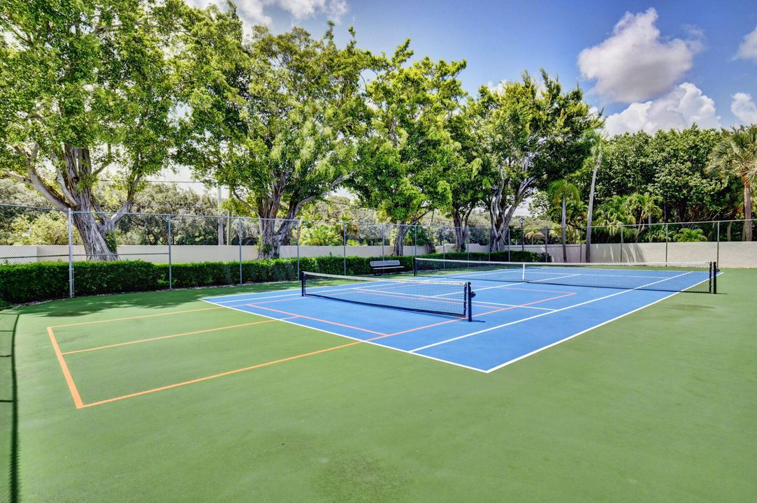 Active With Contract: $325,000 (2 beds, 2 baths, 1599 Square Feet)