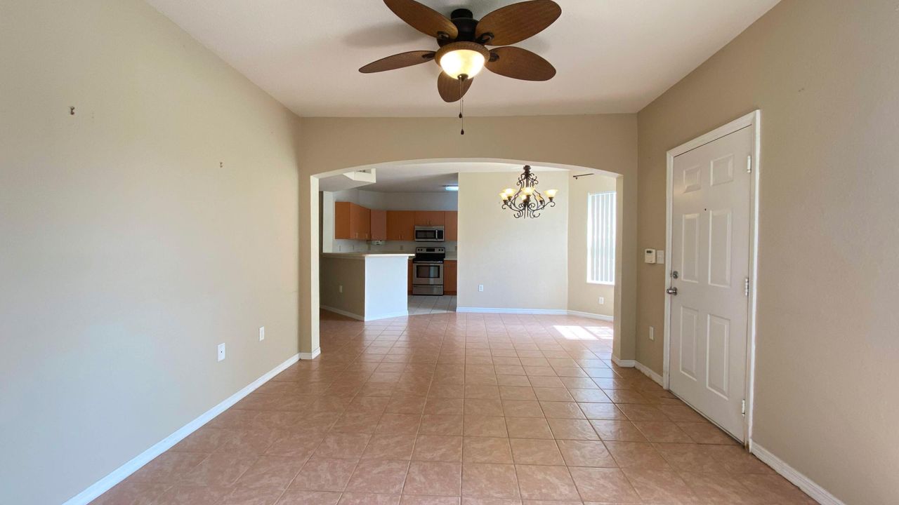 出租: $2,200 (3 贝兹, 2 浴室, 1467 平方英尺)