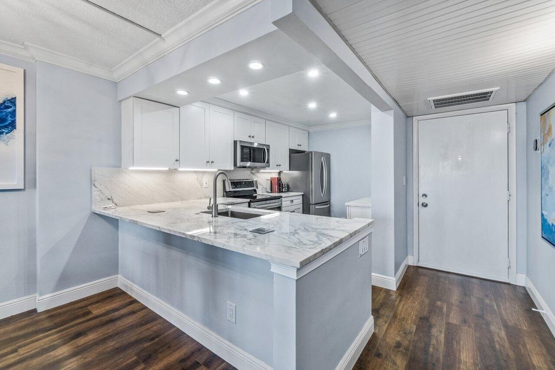 合同活跃: $2,750 (1 贝兹, 1 浴室, 795 平方英尺)