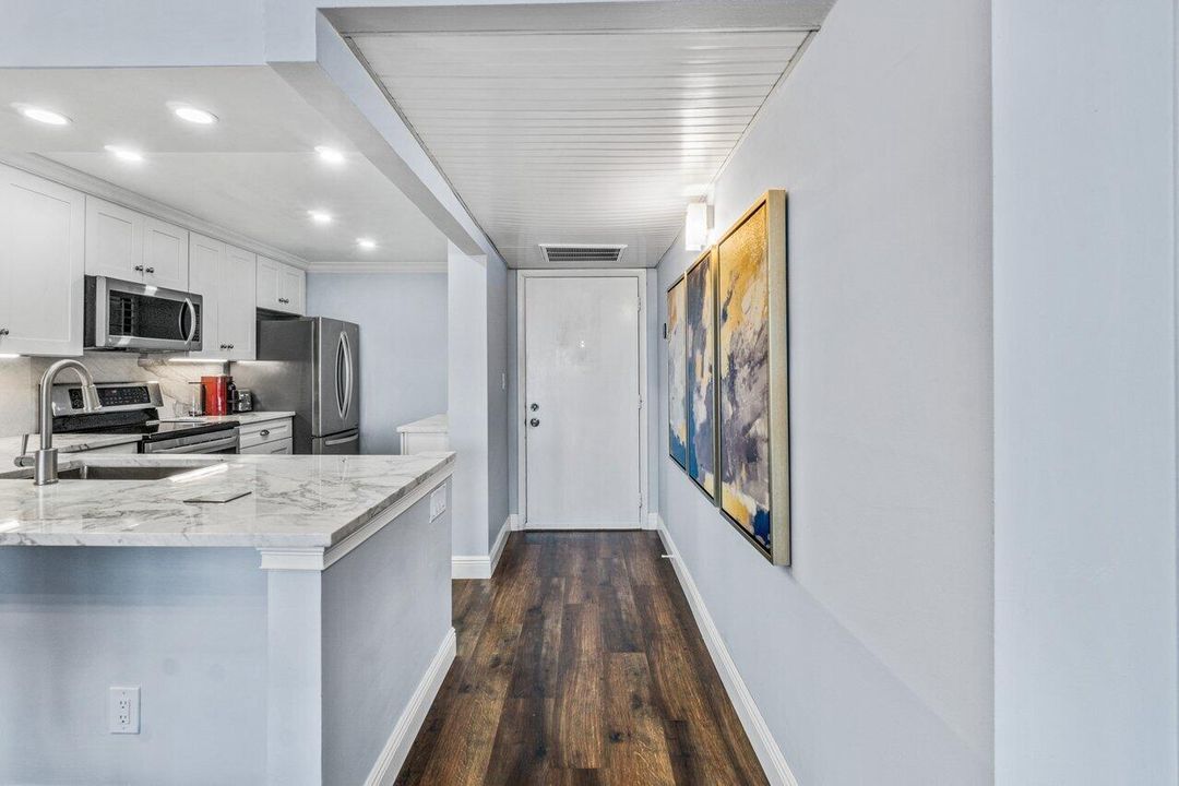 合同活跃: $2,750 (1 贝兹, 1 浴室, 795 平方英尺)