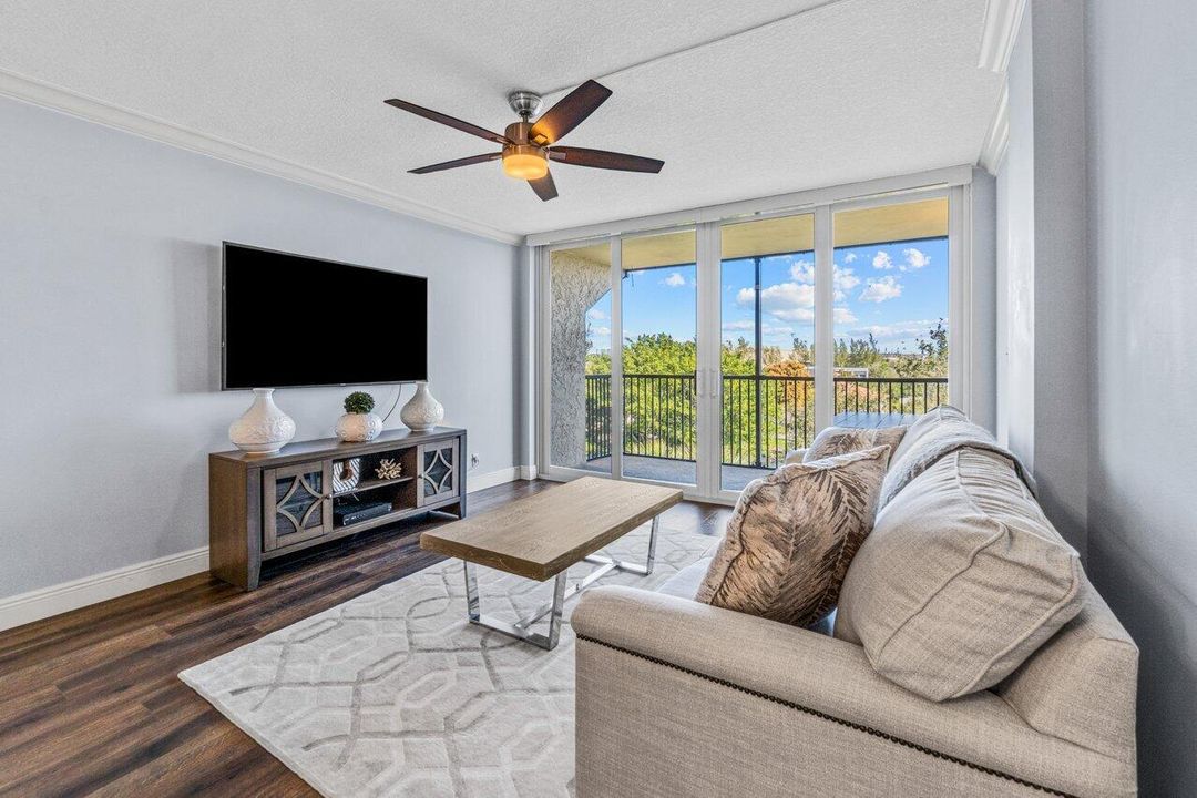 合同活跃: $2,750 (1 贝兹, 1 浴室, 795 平方英尺)