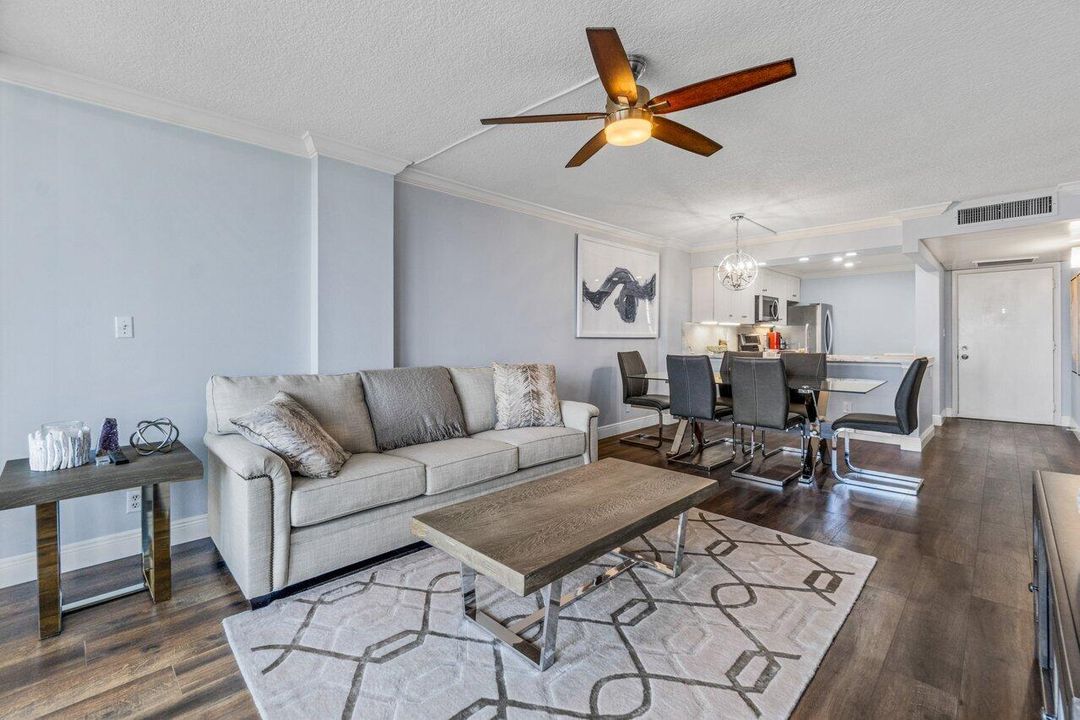 合同活跃: $2,750 (1 贝兹, 1 浴室, 795 平方英尺)