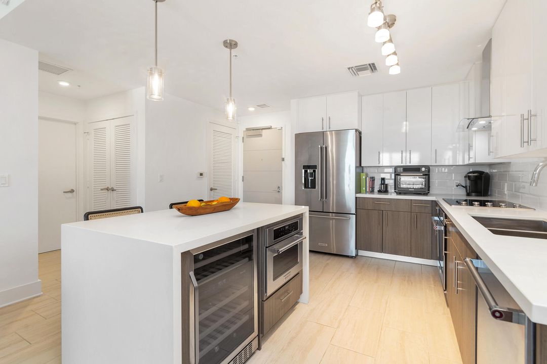 For Sale: $1,299,000 (2 beds, 2 baths, 1346 Square Feet)