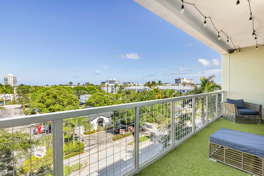 For Sale: $1,299,000 (2 beds, 2 baths, 1346 Square Feet)