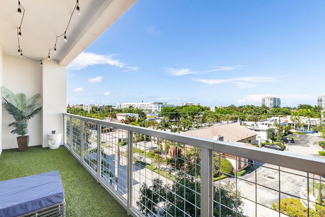 For Sale: $1,299,000 (2 beds, 2 baths, 1346 Square Feet)