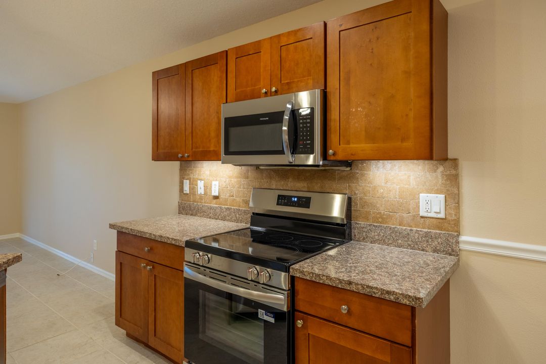 В аренду: $2,500 (4 спален, 2 ванн, 1922 Квадратных фут)