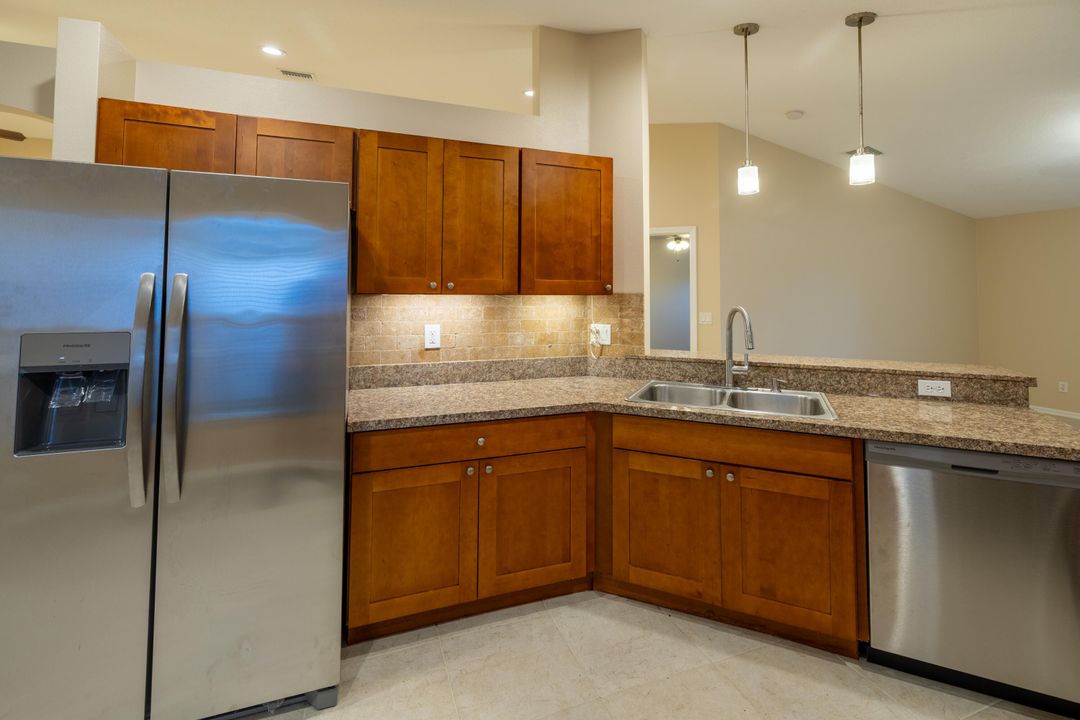 В аренду: $2,500 (4 спален, 2 ванн, 1922 Квадратных фут)