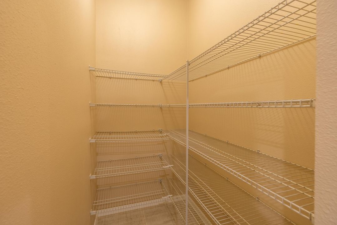 В аренду: $2,500 (4 спален, 2 ванн, 1922 Квадратных фут)