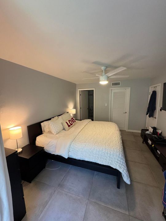 待售: $179,900 (1 贝兹, 1 浴室, 721 平方英尺)