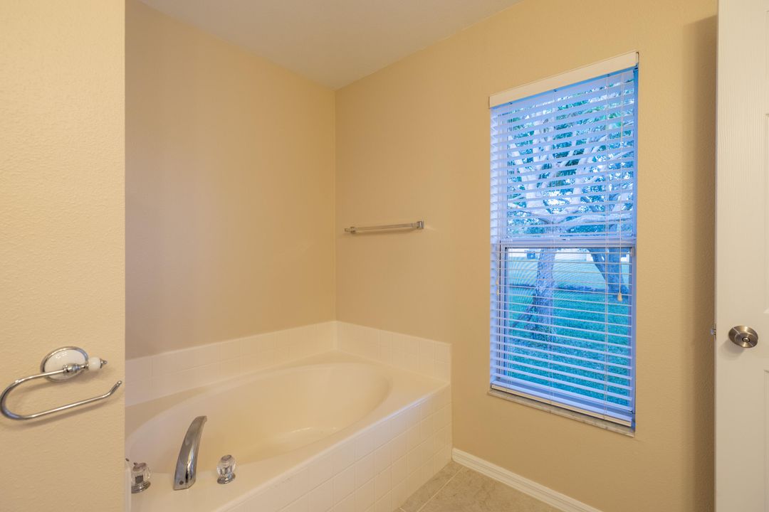 В аренду: $2,500 (4 спален, 2 ванн, 1922 Квадратных фут)