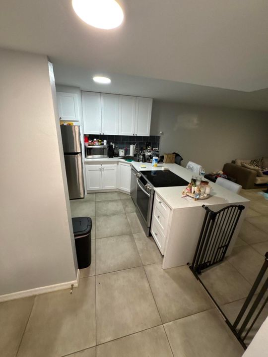 待售: $179,900 (1 贝兹, 1 浴室, 721 平方英尺)