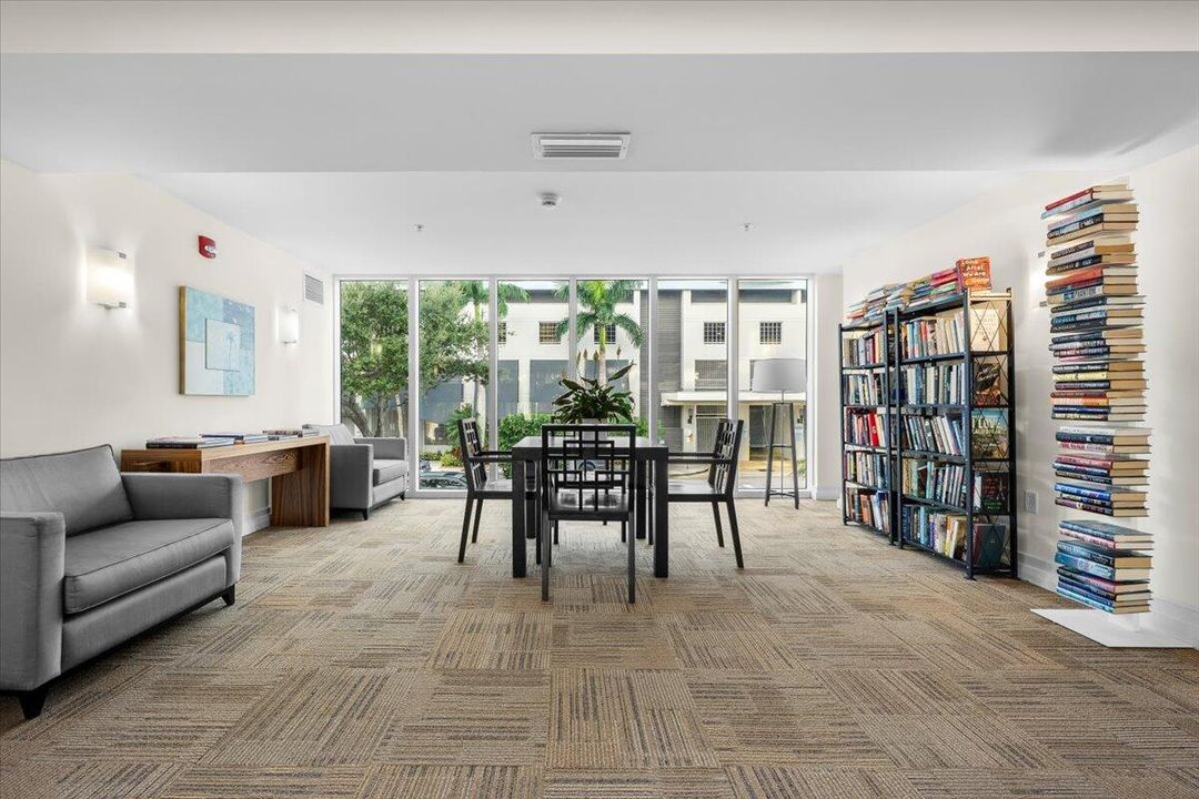 For Sale: $375,000 (1 beds, 1 baths, 831 Square Feet)