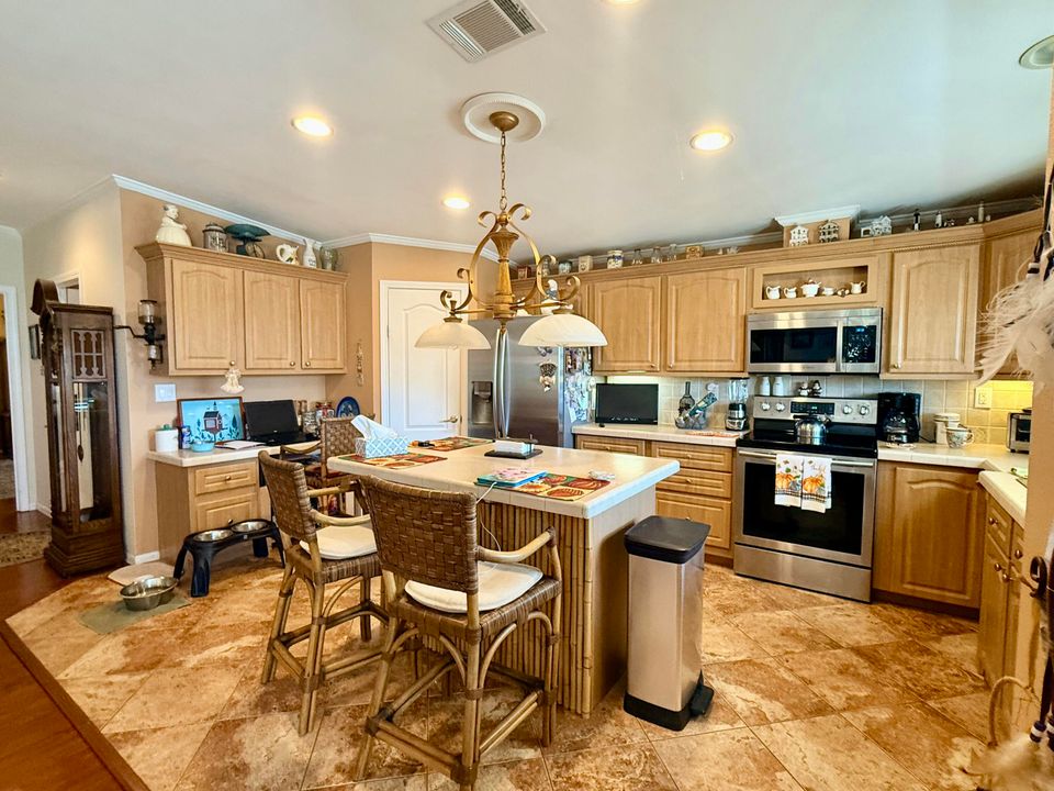 For Sale: $169,500 (3 beds, 2 baths, 1750 Square Feet)