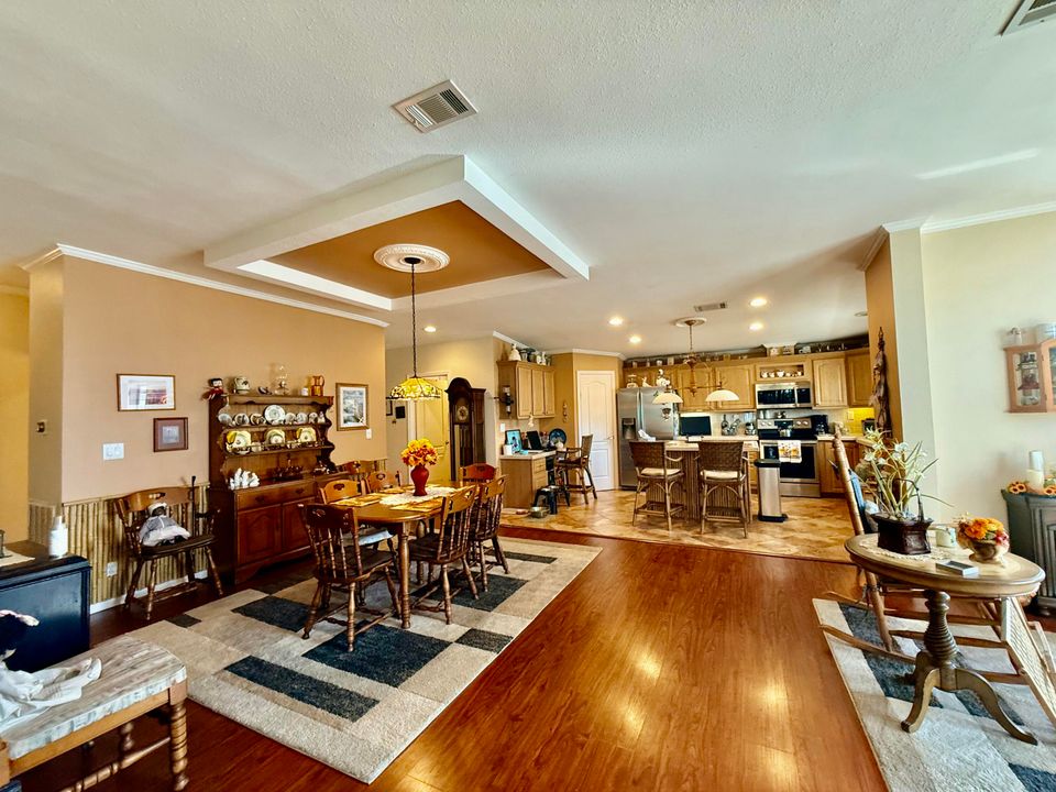 For Sale: $169,500 (3 beds, 2 baths, 1750 Square Feet)