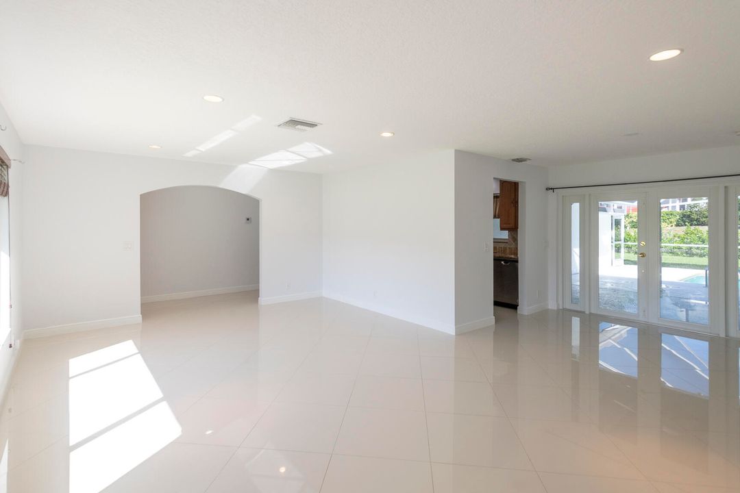 В аренду: $6,000 (3 спален, 2 ванн, 1737 Квадратных фут)