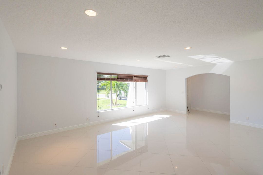 В аренду: $6,000 (3 спален, 2 ванн, 1737 Квадратных фут)