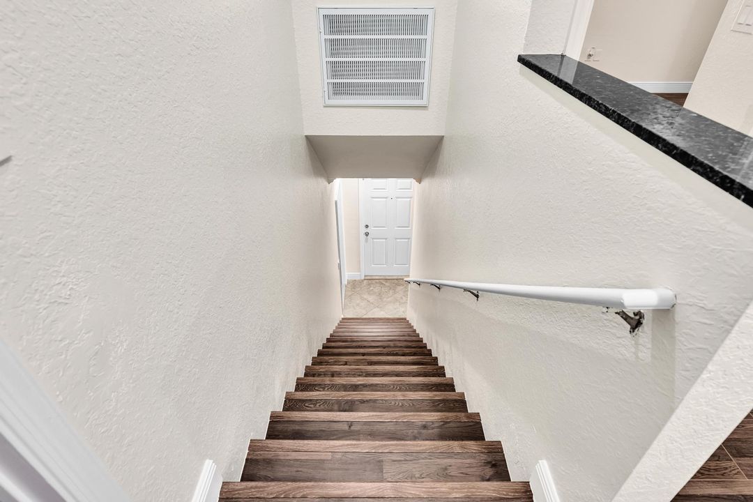 合同活跃: $420,000 (3 贝兹, 2 浴室, 1826 平方英尺)