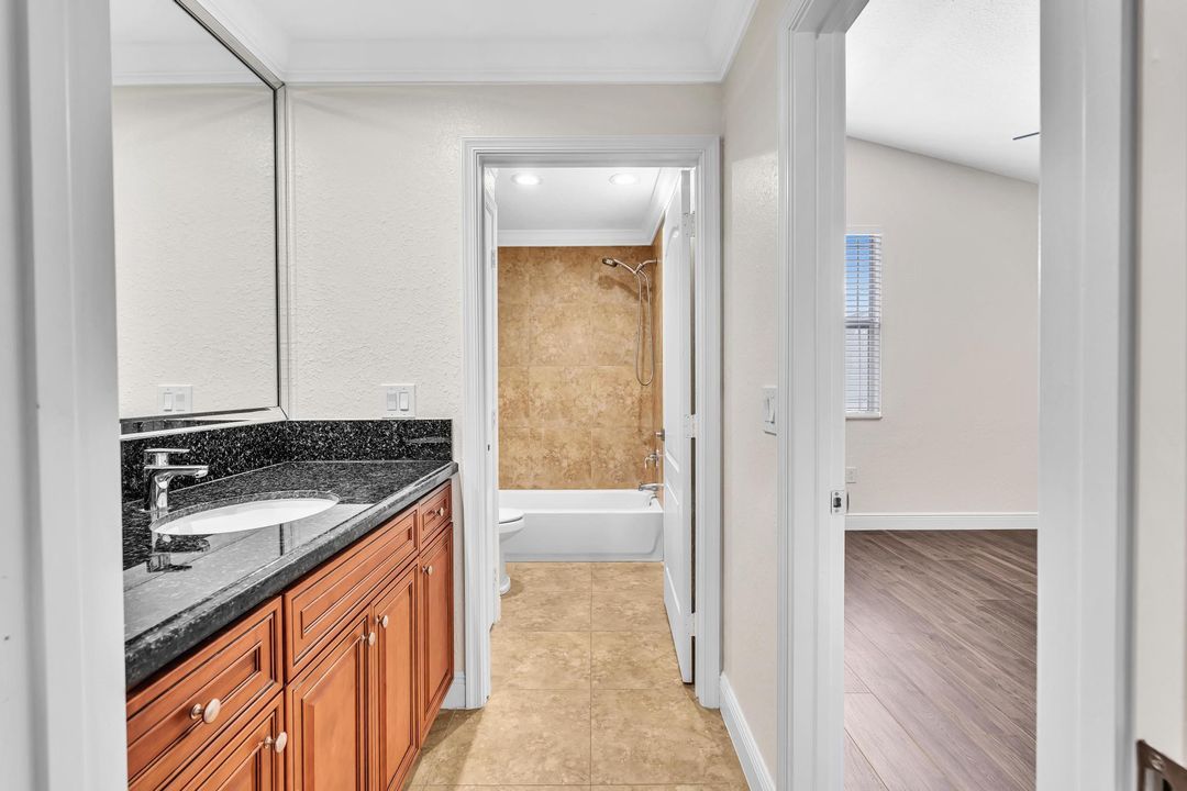 合同活跃: $420,000 (3 贝兹, 2 浴室, 1826 平方英尺)