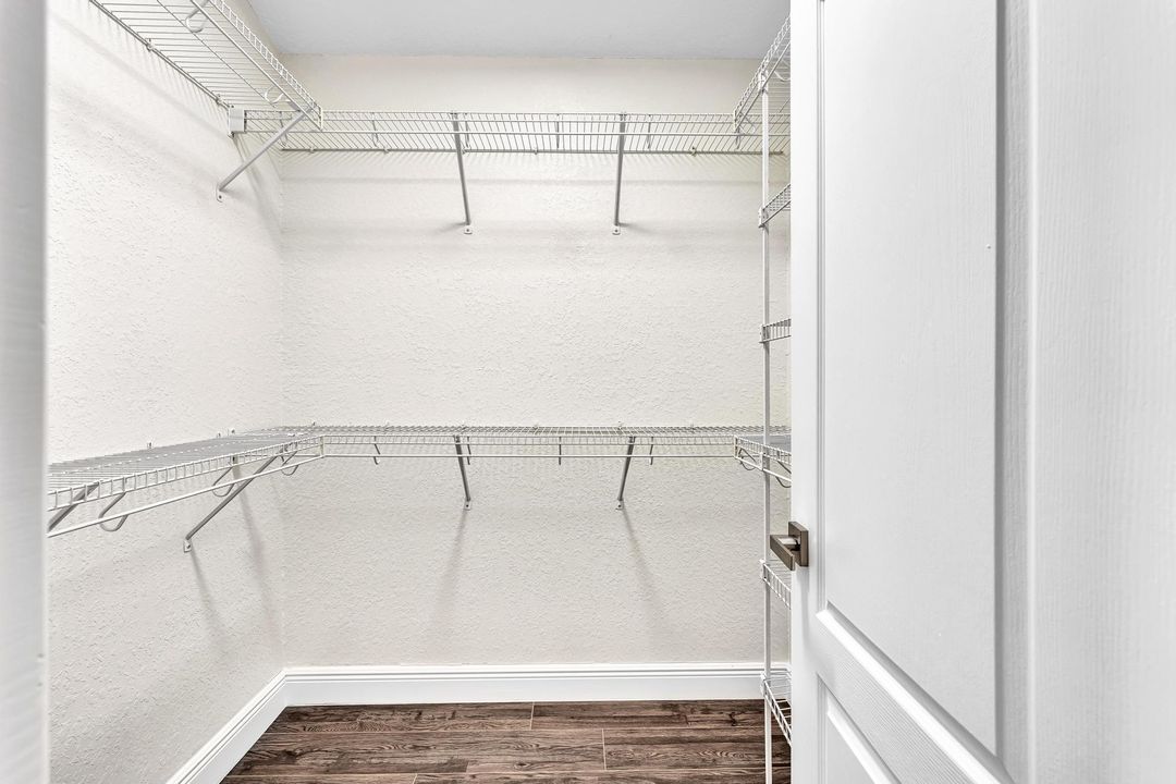 合同活跃: $420,000 (3 贝兹, 2 浴室, 1826 平方英尺)