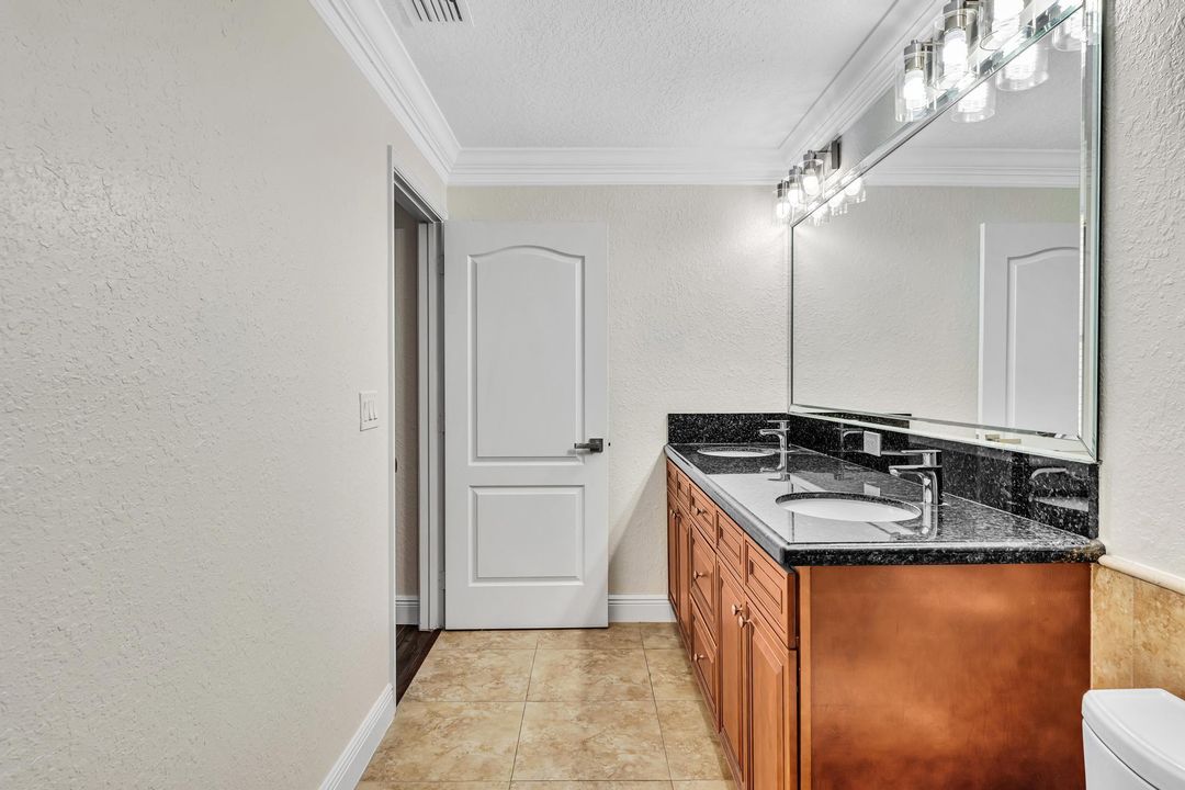 合同活跃: $420,000 (3 贝兹, 2 浴室, 1826 平方英尺)