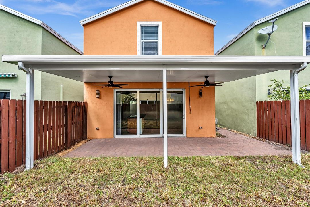 合同活跃: $420,000 (3 贝兹, 2 浴室, 1826 平方英尺)