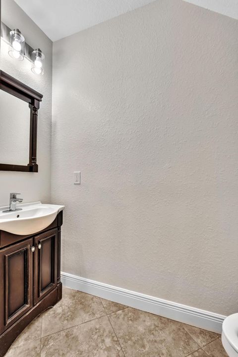 合同活跃: $420,000 (3 贝兹, 2 浴室, 1826 平方英尺)