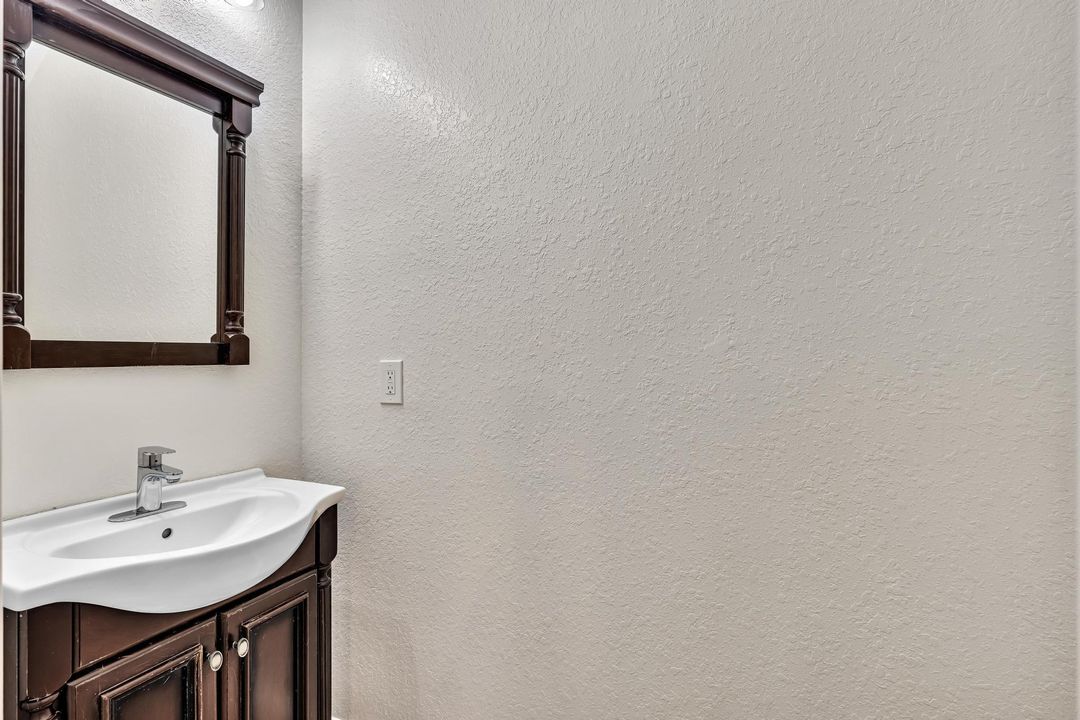 合同活跃: $420,000 (3 贝兹, 2 浴室, 1826 平方英尺)