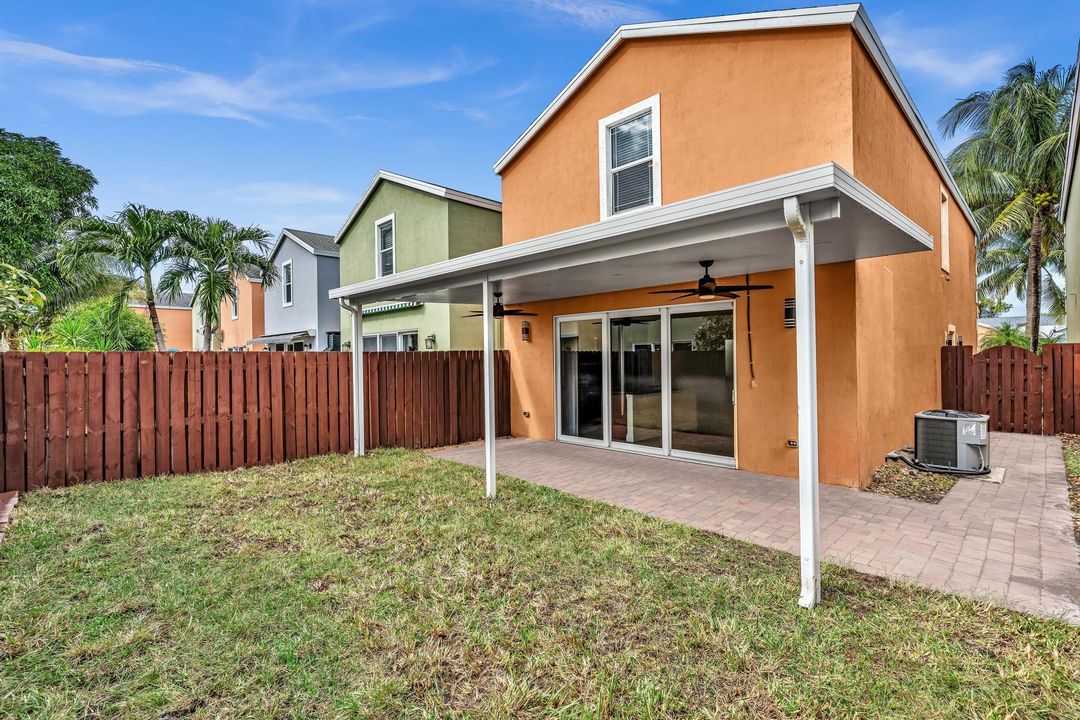 合同活跃: $420,000 (3 贝兹, 2 浴室, 1826 平方英尺)