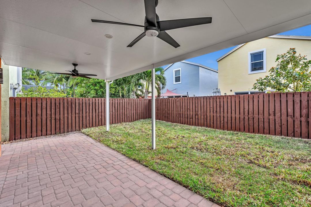 合同活跃: $420,000 (3 贝兹, 2 浴室, 1826 平方英尺)