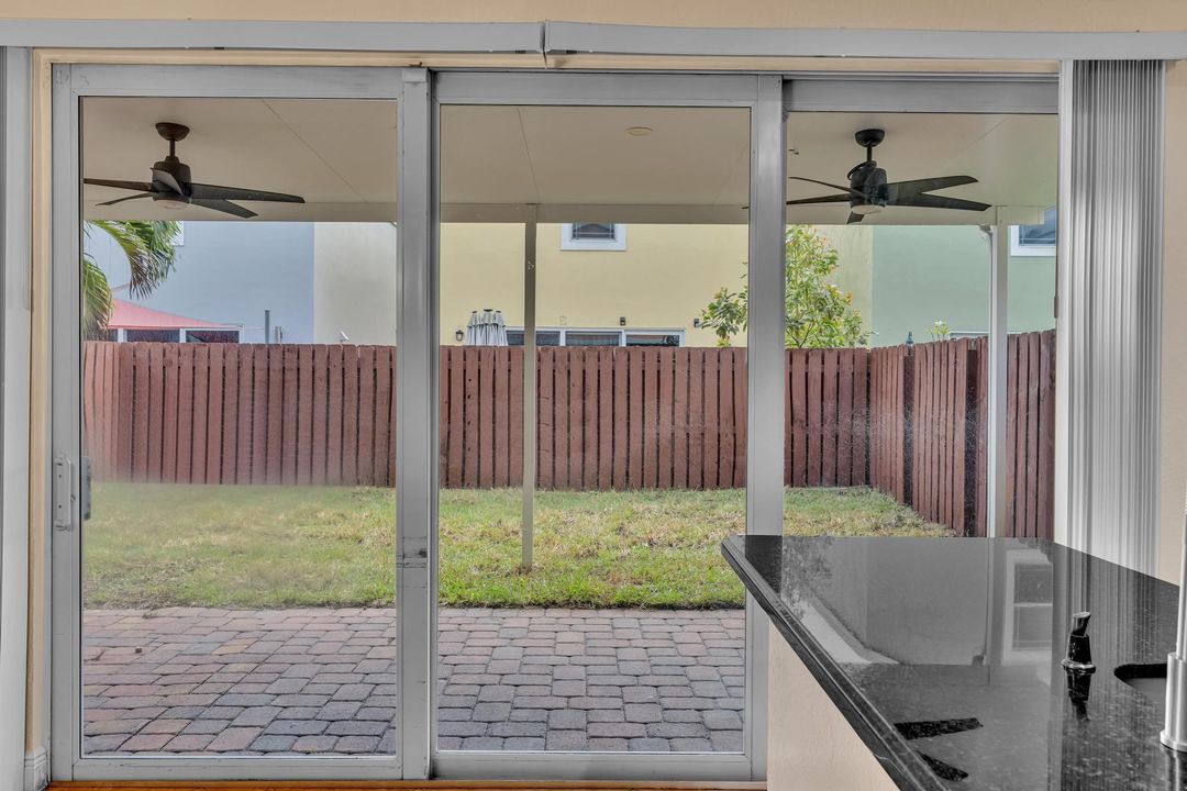 合同活跃: $420,000 (3 贝兹, 2 浴室, 1826 平方英尺)