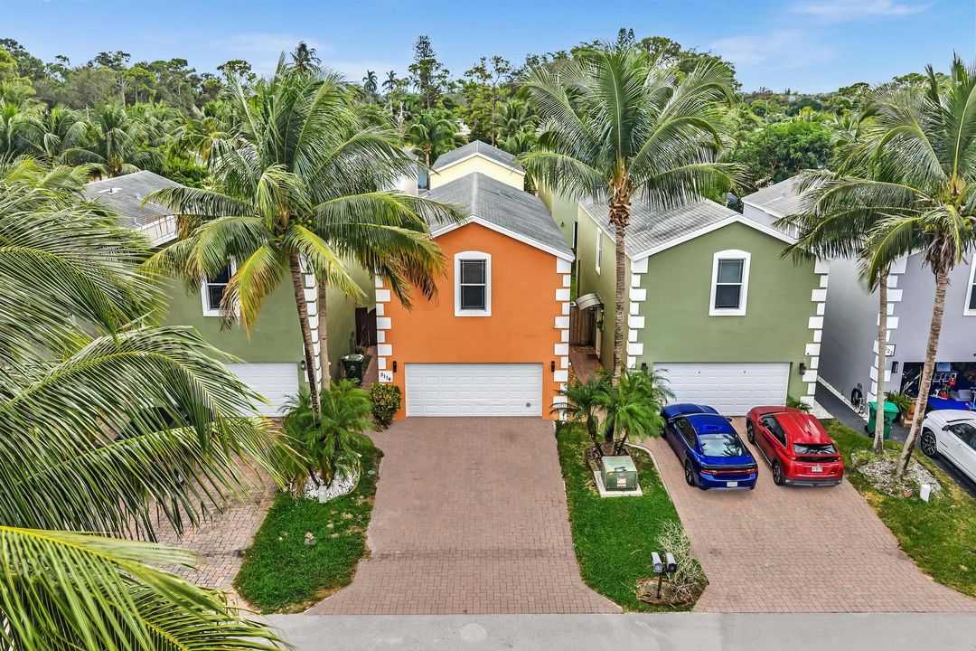 合同活跃: $420,000 (3 贝兹, 2 浴室, 1826 平方英尺)