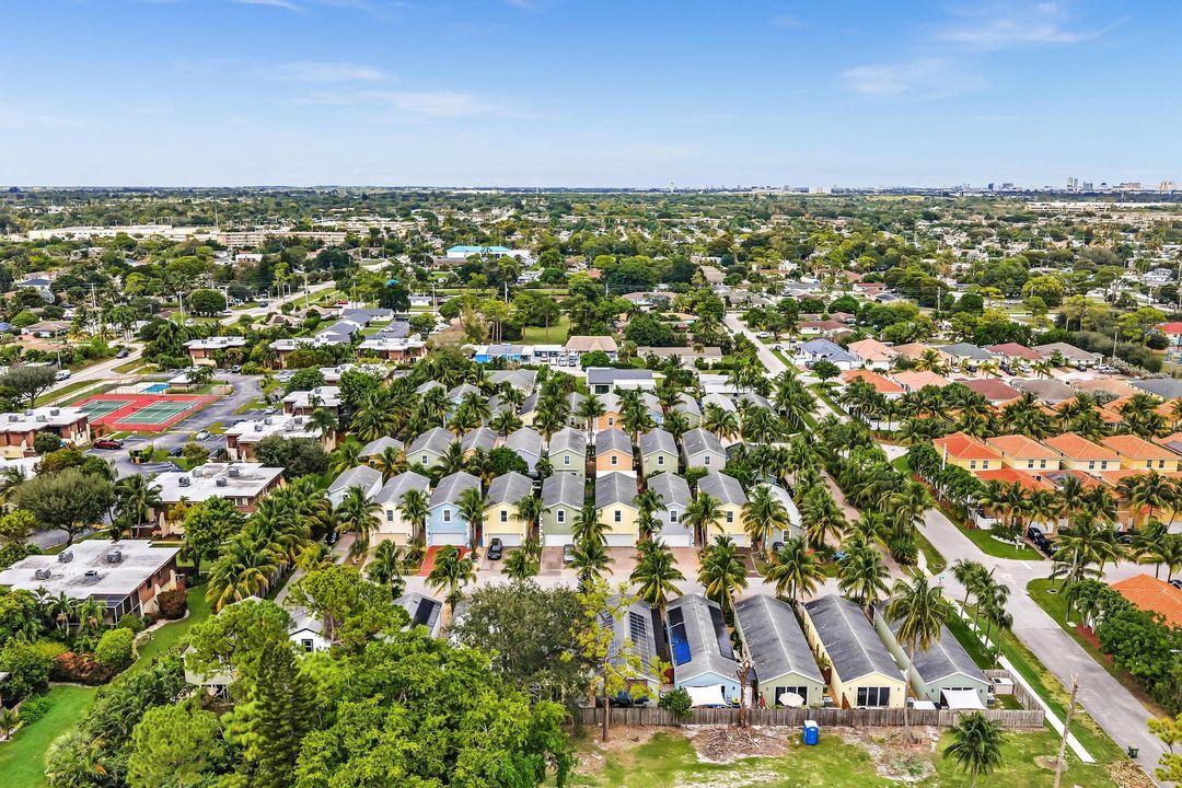 合同活跃: $420,000 (3 贝兹, 2 浴室, 1826 平方英尺)