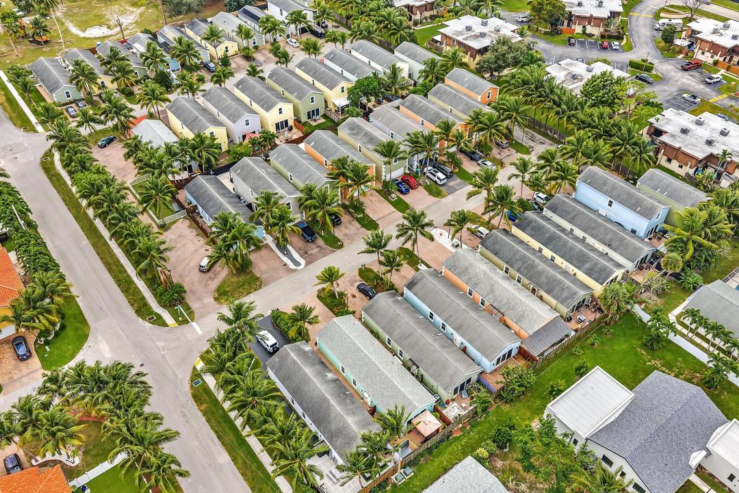 合同活跃: $420,000 (3 贝兹, 2 浴室, 1826 平方英尺)