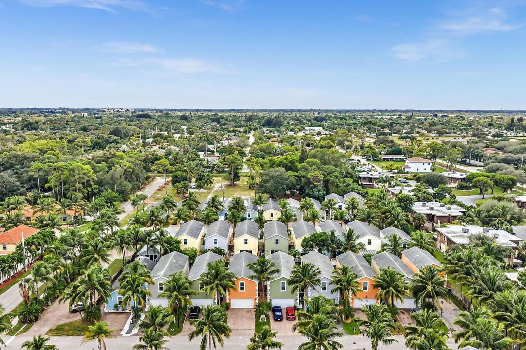 合同活跃: $420,000 (3 贝兹, 2 浴室, 1826 平方英尺)