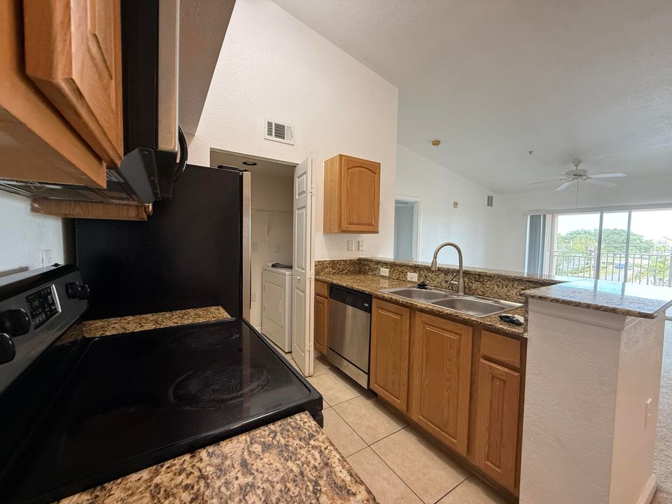 For Rent: $1,750 (2 beds, 2 baths, 960 Square Feet)