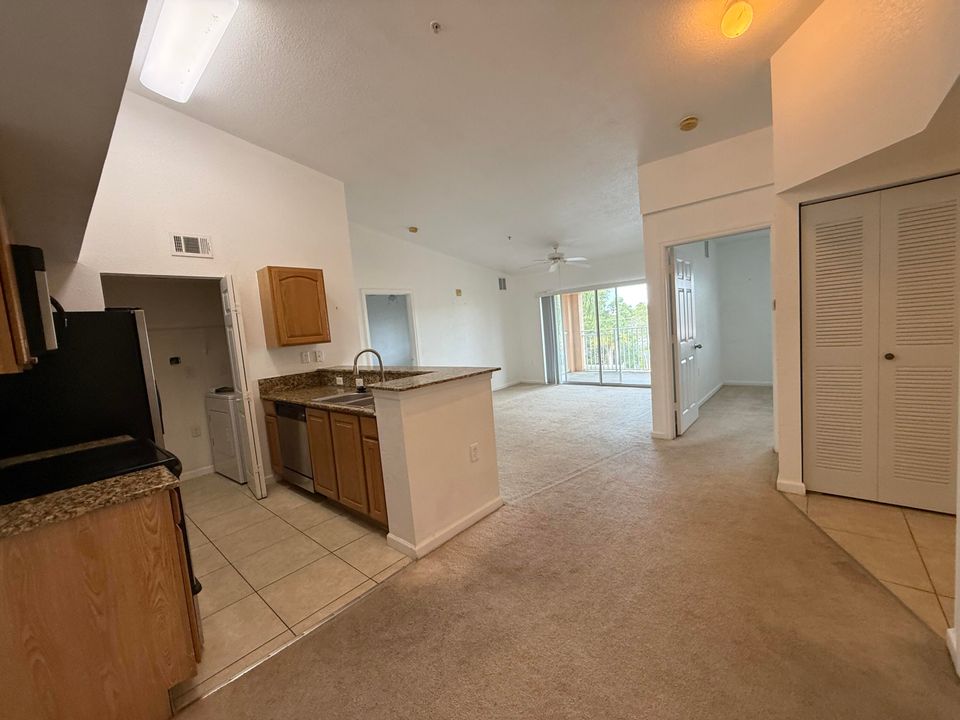 For Rent: $1,750 (2 beds, 2 baths, 960 Square Feet)