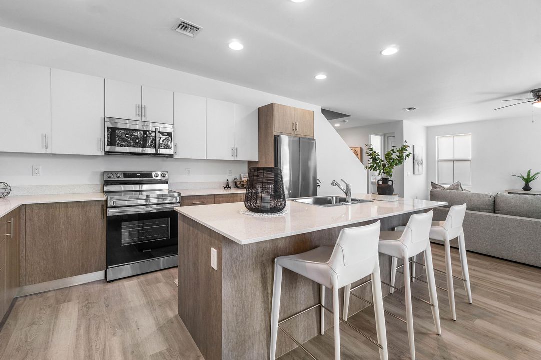 待售: $599,900 (4 贝兹, 2 浴室, 1971 平方英尺)